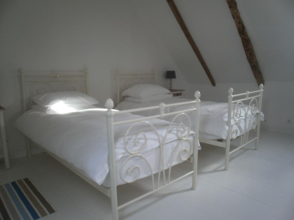 Gites Du Manoir Runan Bagian luar foto