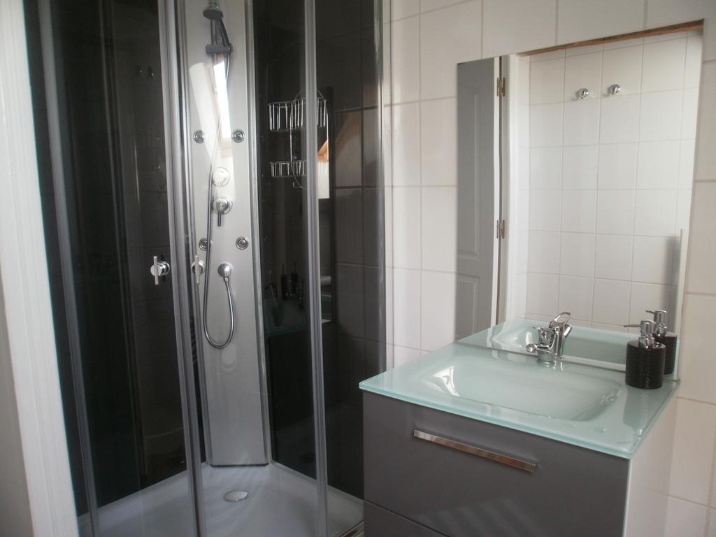 Gites Du Manoir Runan Bagian luar foto
