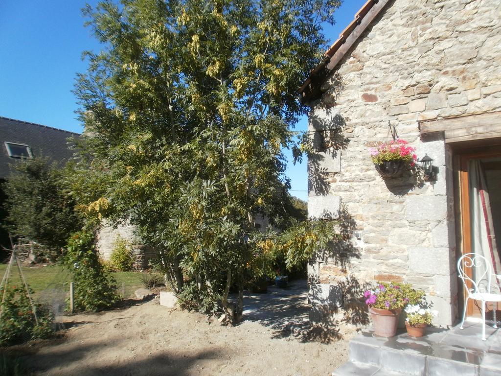 Gites Du Manoir Runan Bagian luar foto