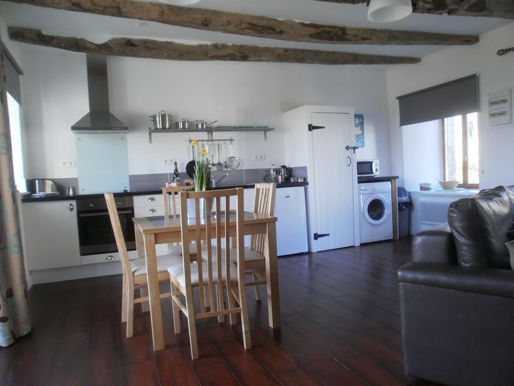 Gites Du Manoir Runan Bagian luar foto