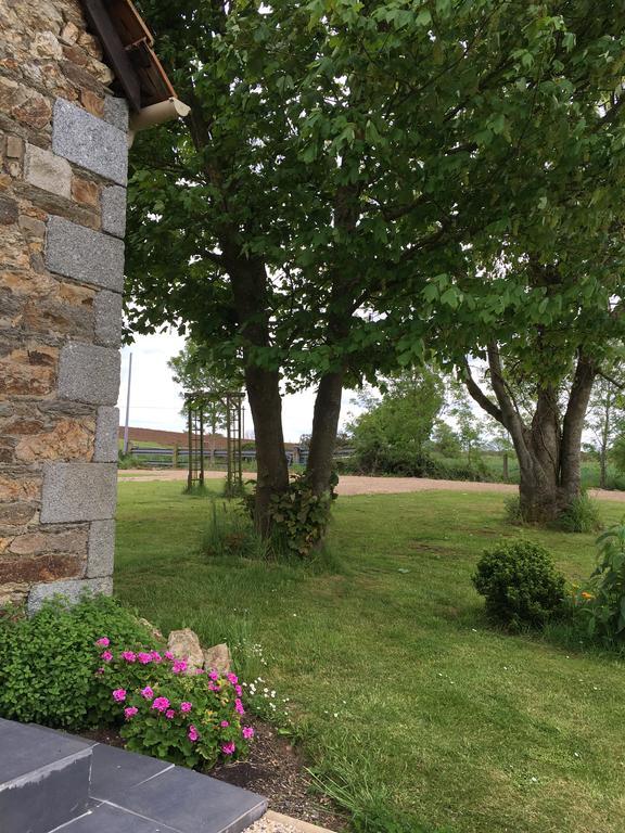 Gites Du Manoir Runan Bagian luar foto