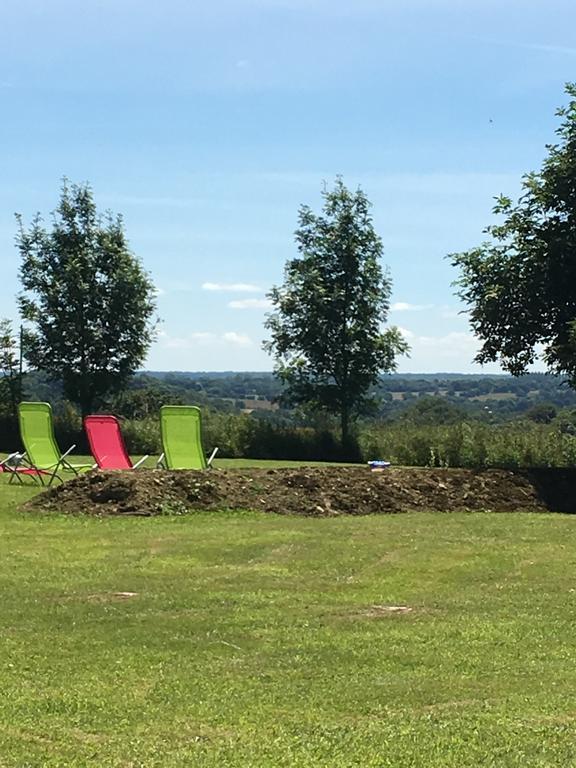 Gites Du Manoir Runan Bagian luar foto