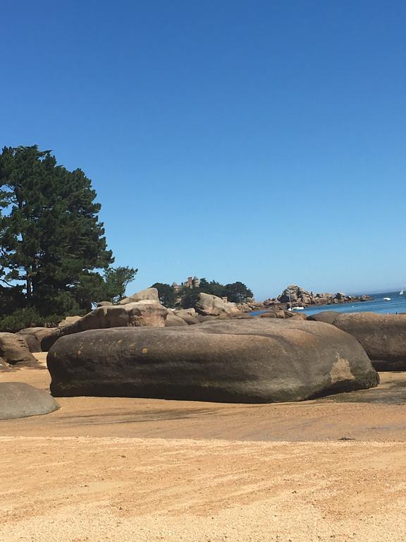 Gites Du Manoir Runan Bagian luar foto